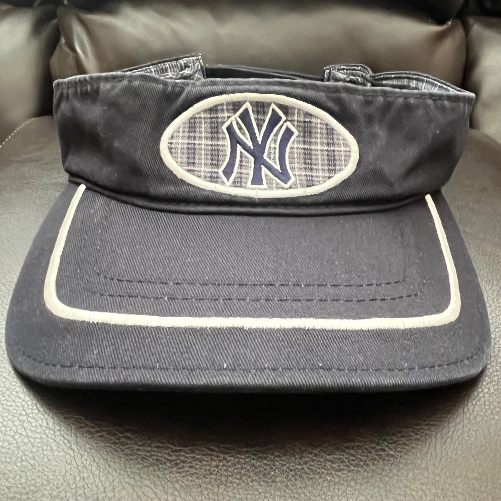 Vintage New York Yankees Visor – One Size Fits All
